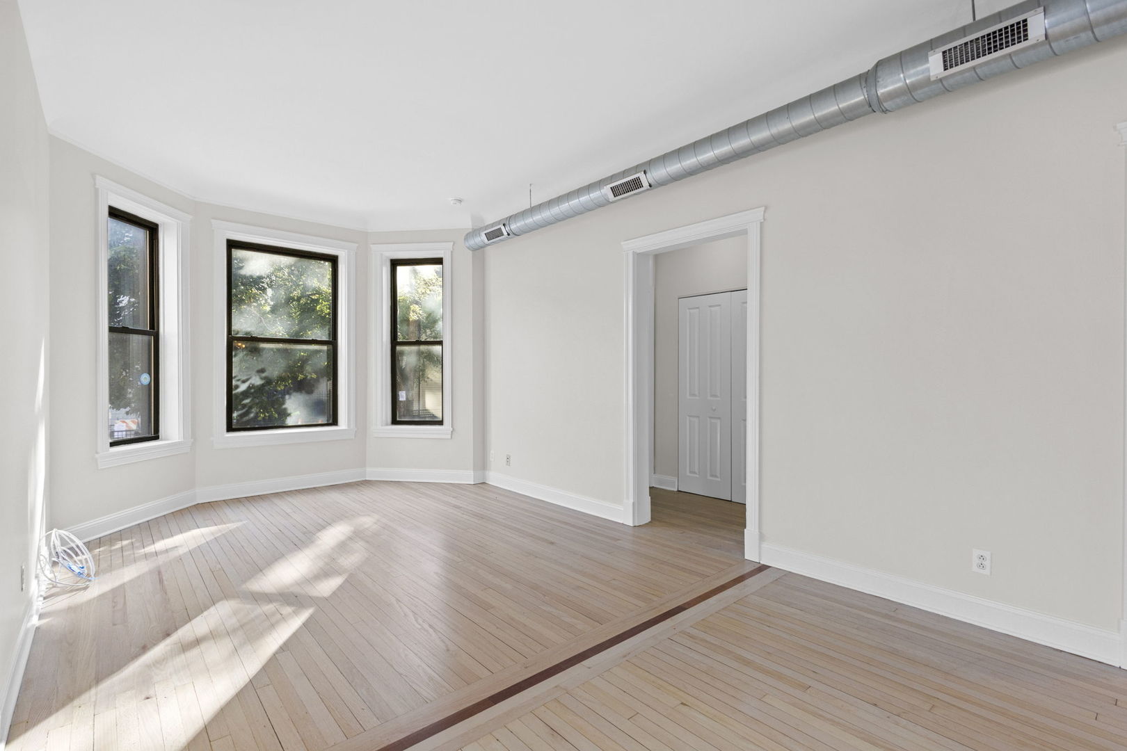 1014 W ROSCOE Street 1F