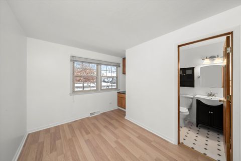 Tiny photo for 540 N Beck Road, Lindenhurst, IL 60046 (MLS # 12539628)