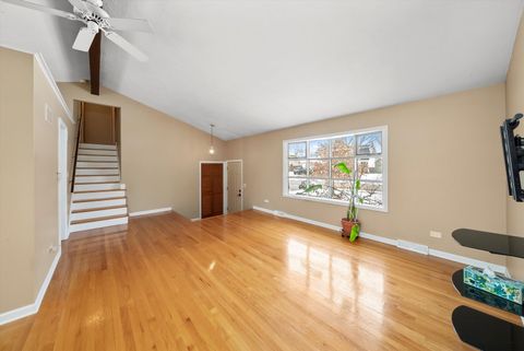 Tiny photo for 540 N Beck Road, Lindenhurst, IL 60046 (MLS # 12539628)