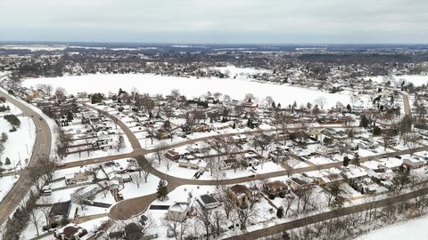 Tiny photo for 540 N Beck Road, Lindenhurst, IL 60046 (MLS # 12539628)