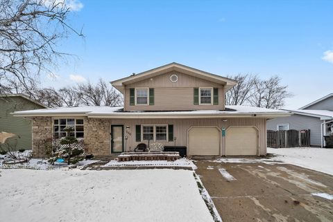 Photo of 540 N Beck Road, Lindenhurst, IL 60046 (MLS # 12539628)