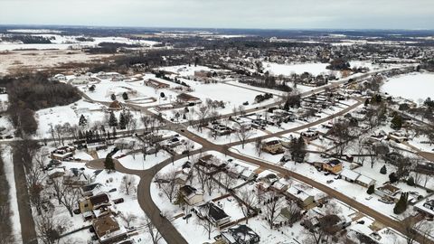 Tiny photo for 540 N Beck Road, Lindenhurst, IL 60046 (MLS # 12539628)