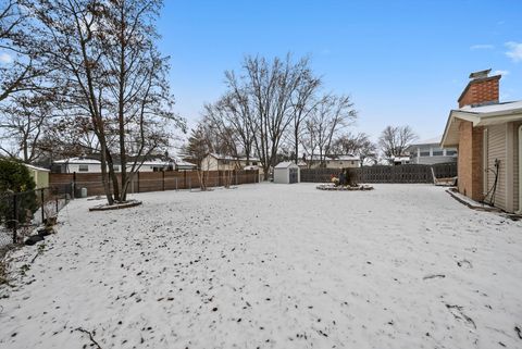 Tiny photo for 540 N Beck Road, Lindenhurst, IL 60046 (MLS # 12539628)