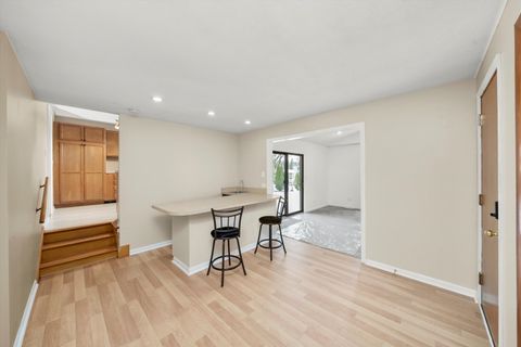 Tiny photo for 540 N Beck Road, Lindenhurst, IL 60046 (MLS # 12539628)