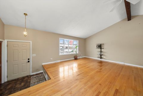 Tiny photo for 540 N Beck Road, Lindenhurst, IL 60046 (MLS # 12539628)