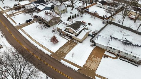 Tiny photo for 540 N Beck Road, Lindenhurst, IL 60046 (MLS # 12539628)