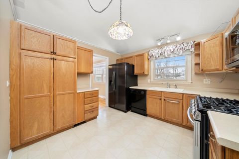 Tiny photo for 540 N Beck Road, Lindenhurst, IL 60046 (MLS # 12539628)