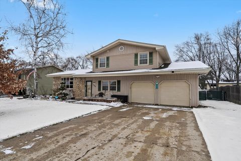 Tiny photo for 540 N Beck Road, Lindenhurst, IL 60046 (MLS # 12539628)