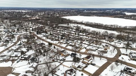 Tiny photo for 540 N Beck Road, Lindenhurst, IL 60046 (MLS # 12539628)