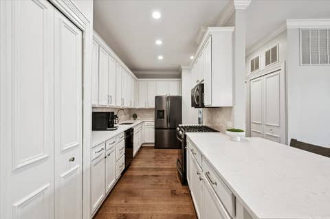 Tiny photo for 560 W Fulton Street #303, Chicago, IL 60661 (MLS # 12430683)