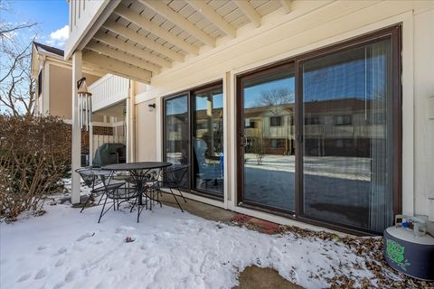 Tiny photo for 1052 Southbury Lane #B1, Wheeling, IL 60090 (MLS # 12588102)