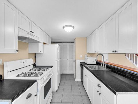 Tiny photo for 416 Manor Court #B, New Lenox, IL 60451 (MLS # 12469495)