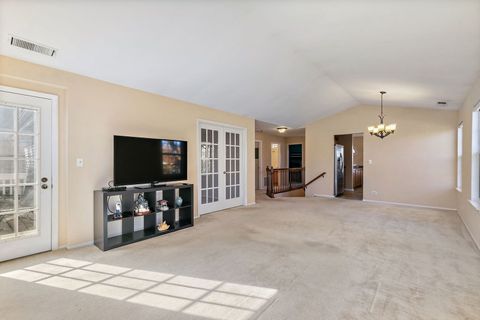 Tiny photo for 323 Green Knoll Lane #323, Streamwood, IL 60107 (MLS # 12546445)