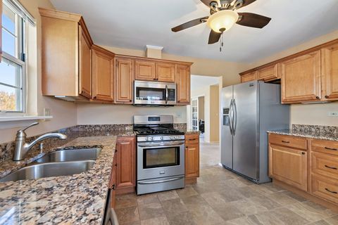 Tiny photo for 323 Green Knoll Lane #323, Streamwood, IL 60107 (MLS # 12546445)