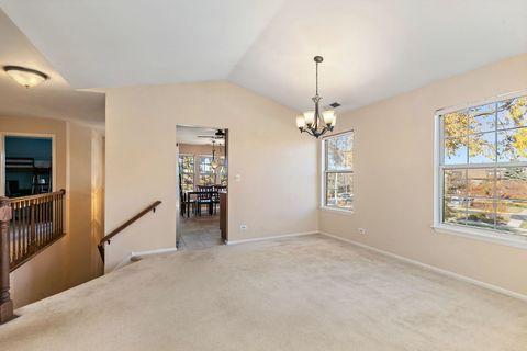 Tiny photo for 323 Green Knoll Lane #323, Streamwood, IL 60107 (MLS # 12546445)