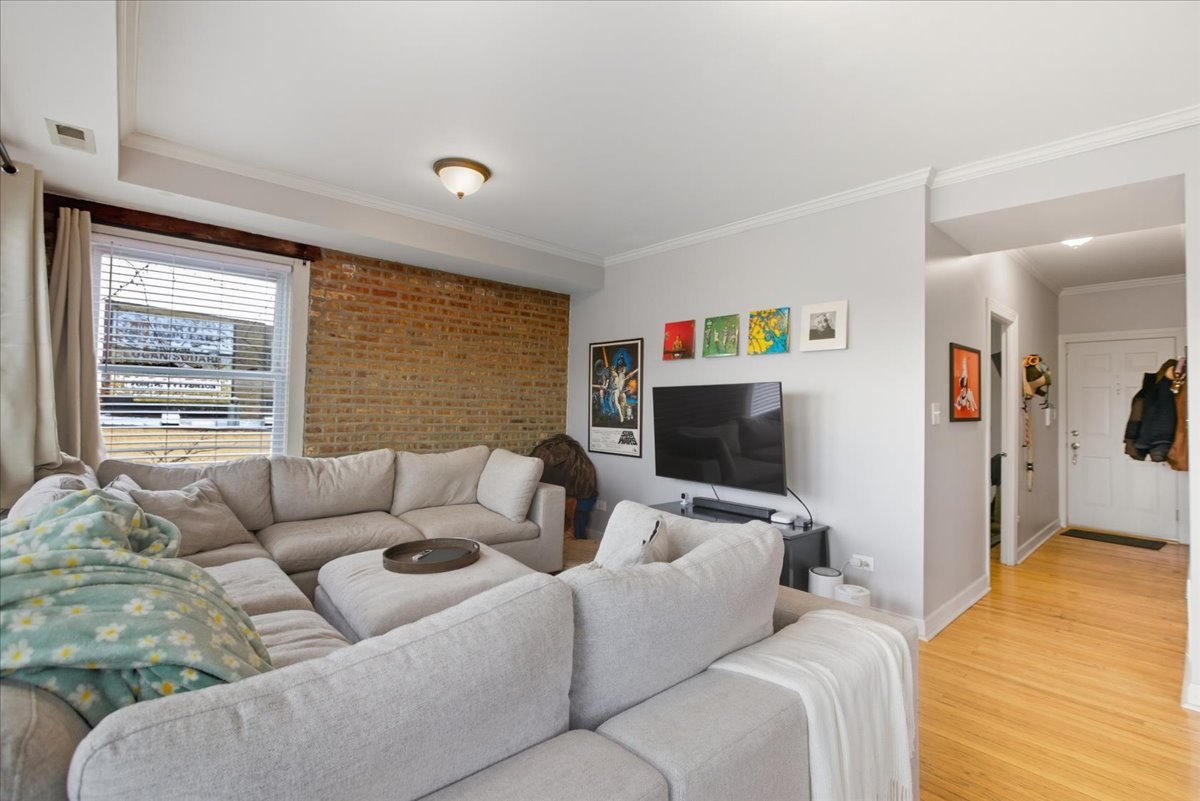 3040 W Diversey Avenue 2S