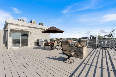 Tiny photo for 2411 W Walton Street #2B, Chicago, IL 60622 (MLS # 12500316)