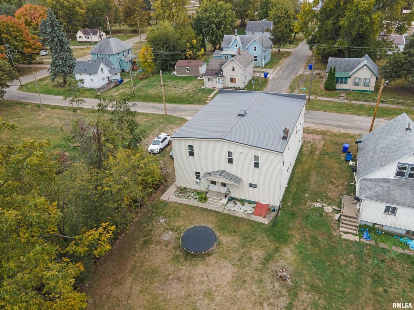 716 W 3RD Street