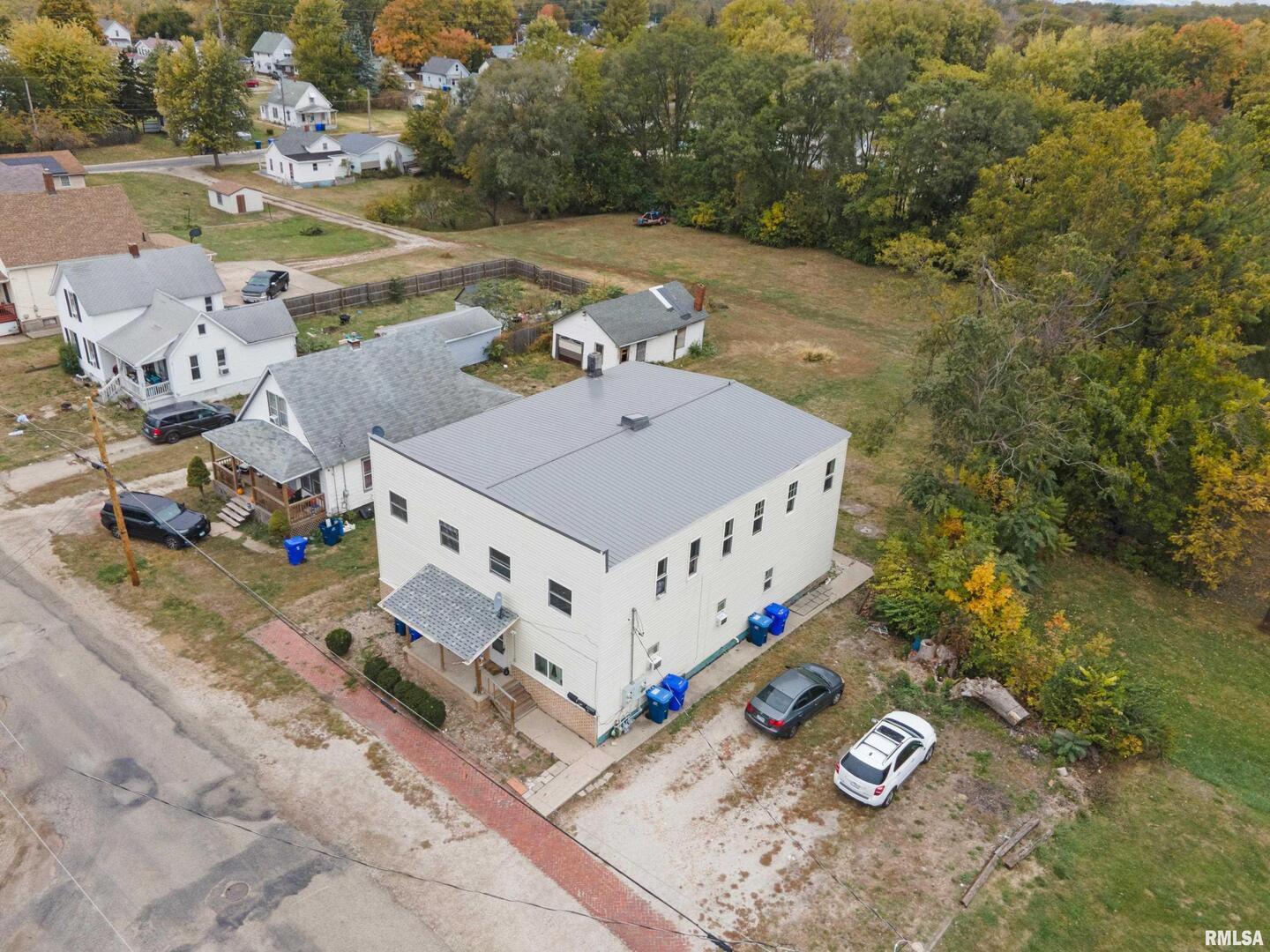 716 W 3RD Street