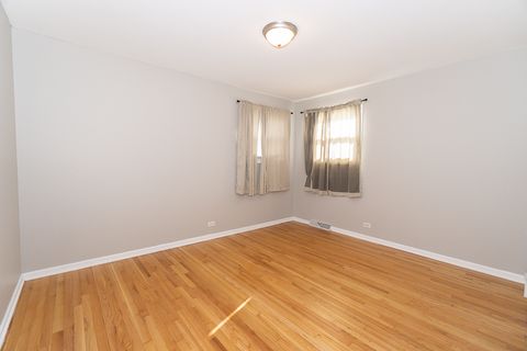 Tiny photo for 756 W Millers Road, Des Plaines, IL 60016 (MLS # 12554931)