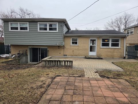 Tiny photo for 756 W Millers Road, Des Plaines, IL 60016 (MLS # 12554931)