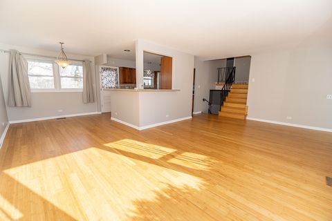 Tiny photo for 756 W Millers Road, Des Plaines, IL 60016 (MLS # 12554931)