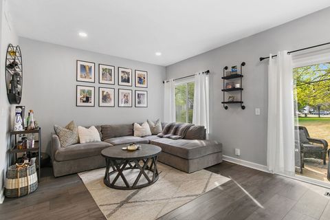 Tiny photo for 284 Nicole Drive #C, South Elgin, IL 60177 (MLS # 12487490)