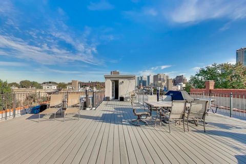 Tiny photo for 632 W Buckingham Place #2E, Chicago, IL 60657 (MLS # 12481493)