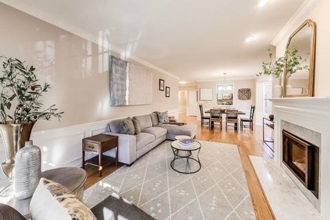Tiny photo for 632 W Buckingham Place #2E, Chicago, IL 60657 (MLS # 12481493)