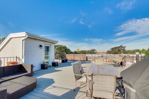 Tiny photo for 632 W Buckingham Place #2E, Chicago, IL 60657 (MLS # 12481493)