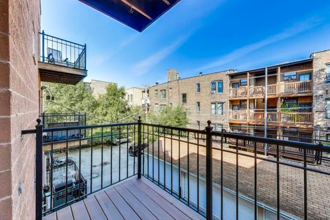 Tiny photo for 632 W Buckingham Place #2E, Chicago, IL 60657 (MLS # 12481493)