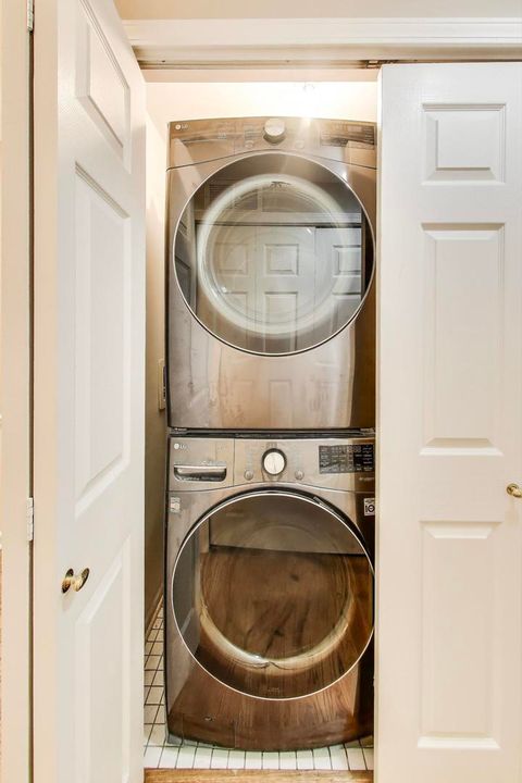 Tiny photo for 632 W Buckingham Place #2E, Chicago, IL 60657 (MLS # 12481493)