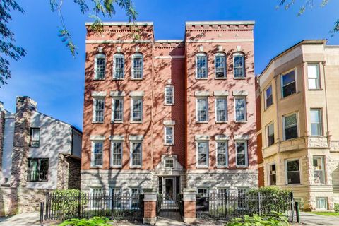 Photo of 632 W Buckingham Place #2E, Chicago, IL 60657 (MLS # 12481493)