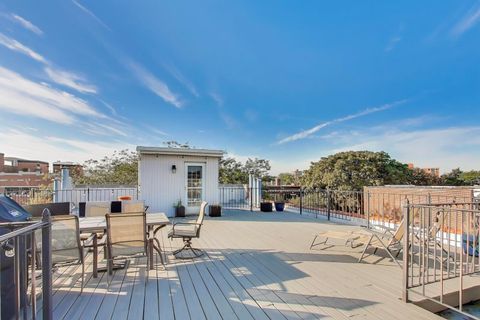 Tiny photo for 632 W Buckingham Place #2E, Chicago, IL 60657 (MLS # 12481493)