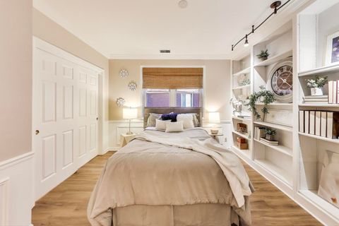 Tiny photo for 632 W Buckingham Place #2E, Chicago, IL 60657 (MLS # 12481493)