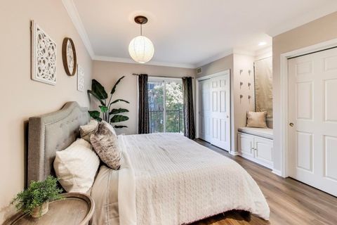 Tiny photo for 632 W Buckingham Place #2E, Chicago, IL 60657 (MLS # 12481493)