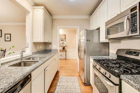Tiny photo for 632 W Buckingham Place #2E, Chicago, IL 60657 (MLS # 12481493)