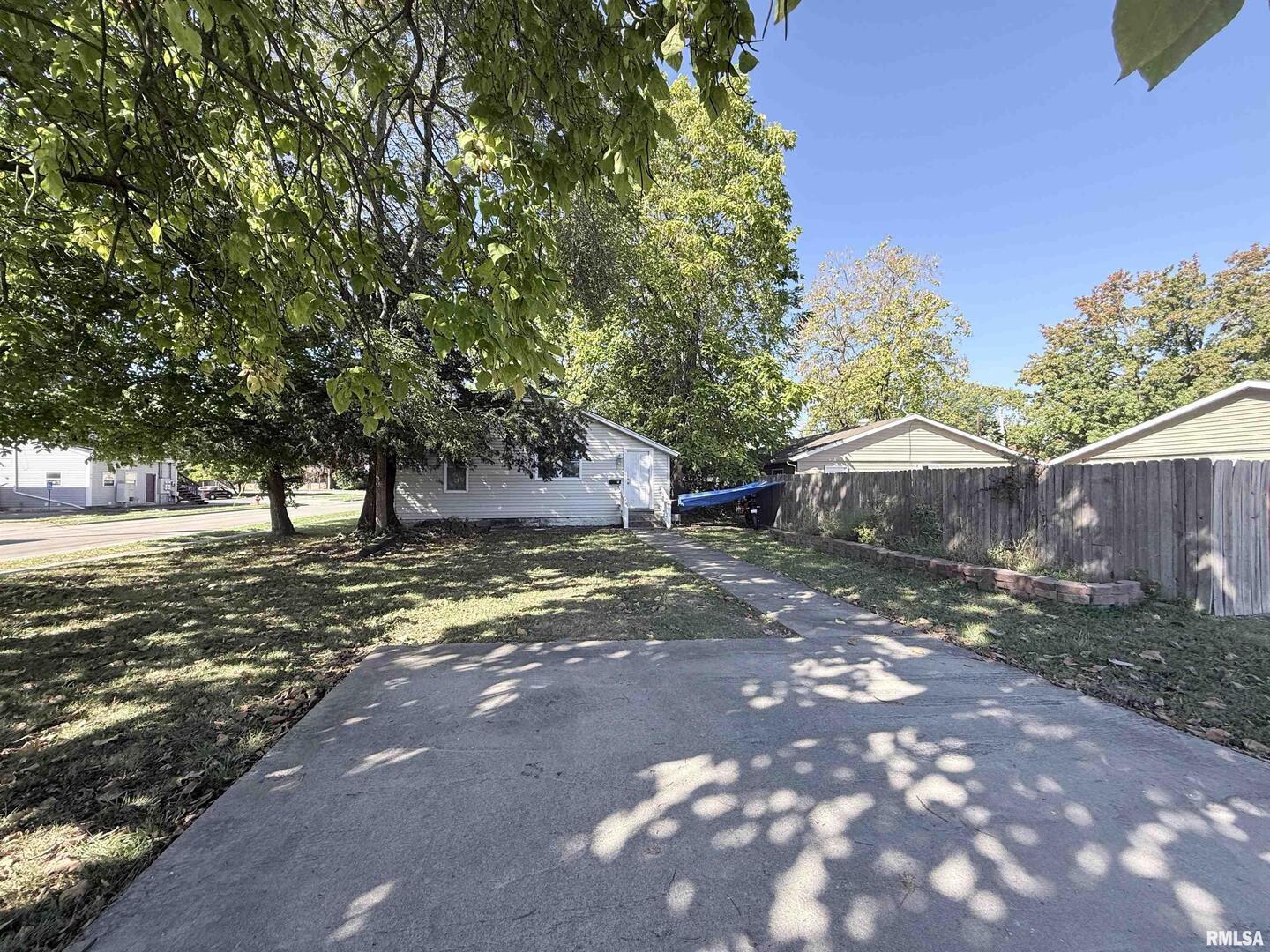 615 S LOGAN Avenue