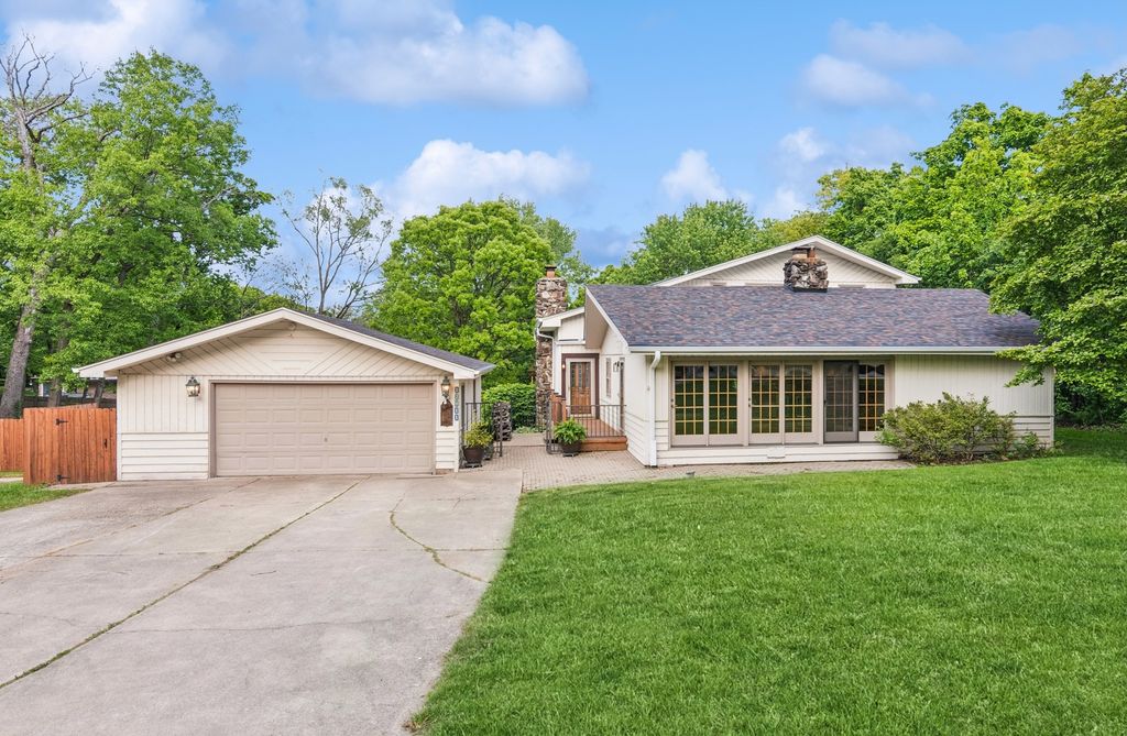 Photo for 12811 S 82nd Court, Palos Park, IL 60464 (MLS # 12434963)