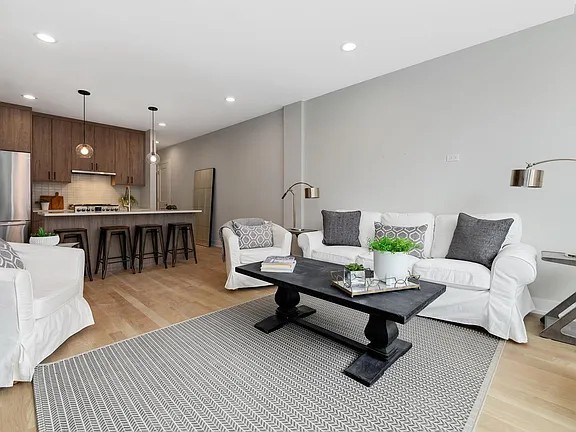 3208 N Southport Avenue 307