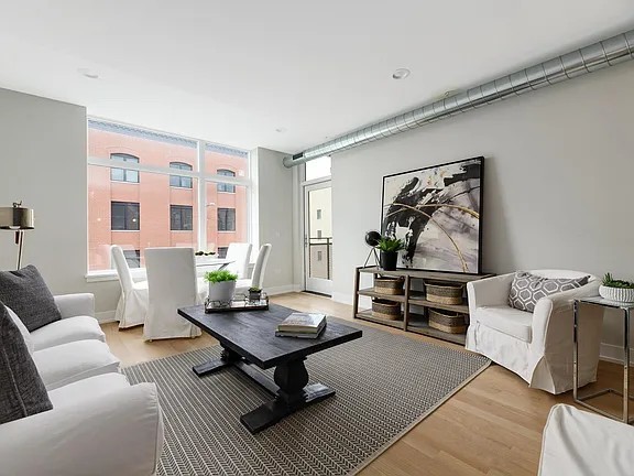 3208 N Southport Avenue 307