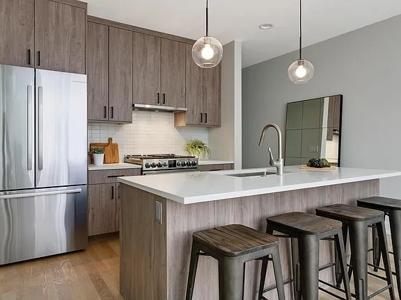 3208 N Southport Avenue 307