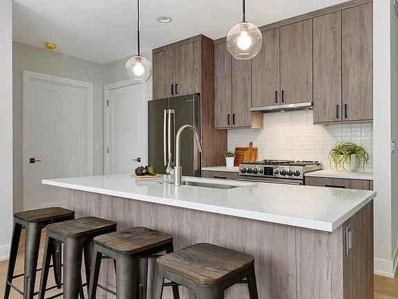 3208 N Southport Avenue 307