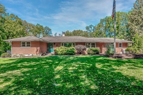 Photo of 10N906 Hidden Lakes Drive, Elgin, IL 60124 (MLS # 12474235)