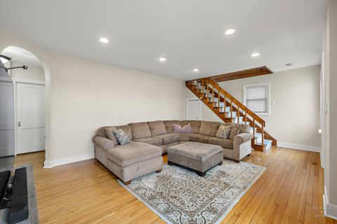 Tiny photo for 15 W Woodstock Street, Crystal Lake, IL 60014 (MLS # 12572265)