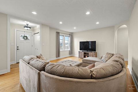 Tiny photo for 15 W Woodstock Street, Crystal Lake, IL 60014 (MLS # 12572265)