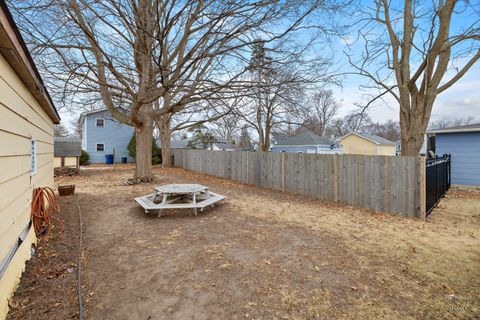 Tiny photo for 15 W Woodstock Street, Crystal Lake, IL 60014 (MLS # 12572265)