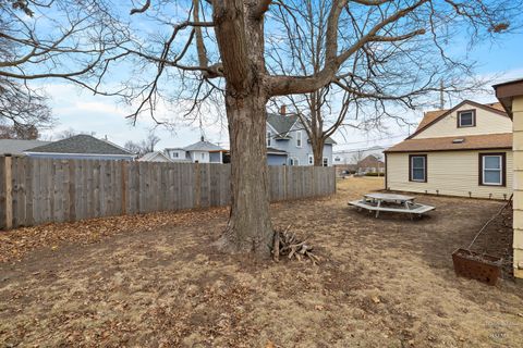 Tiny photo for 15 W Woodstock Street, Crystal Lake, IL 60014 (MLS # 12572265)