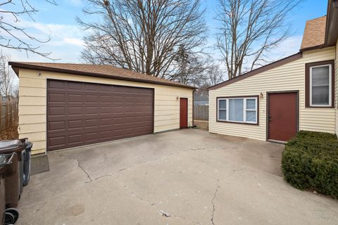 Tiny photo for 15 W Woodstock Street, Crystal Lake, IL 60014 (MLS # 12572265)