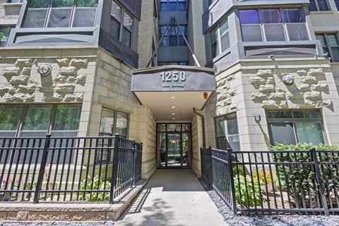 Tiny photo for 1250 S Indiana Avenue #704, Chicago, IL 60605 (MLS # 12688003)